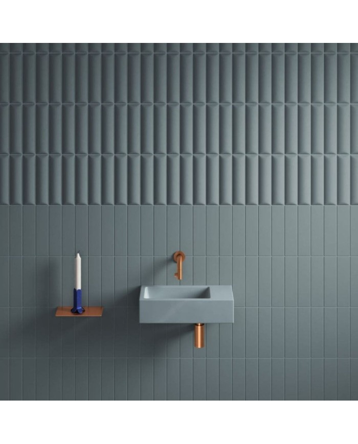 lave-mains bleu mat 36cm 0trou Flush 3 Clou