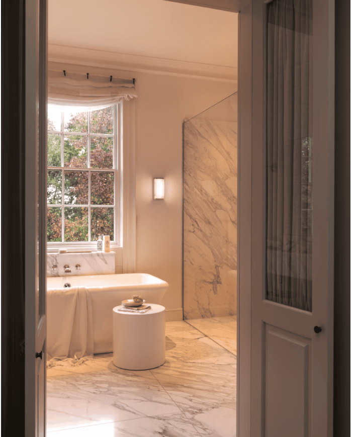 Versailles 250 - Astro Lighting