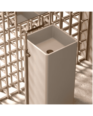 Totem en résine Are – Doccia Group