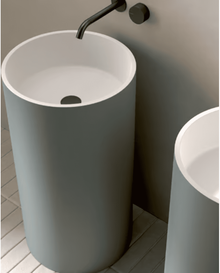 Totem en résine QUIPA – Doccia Group