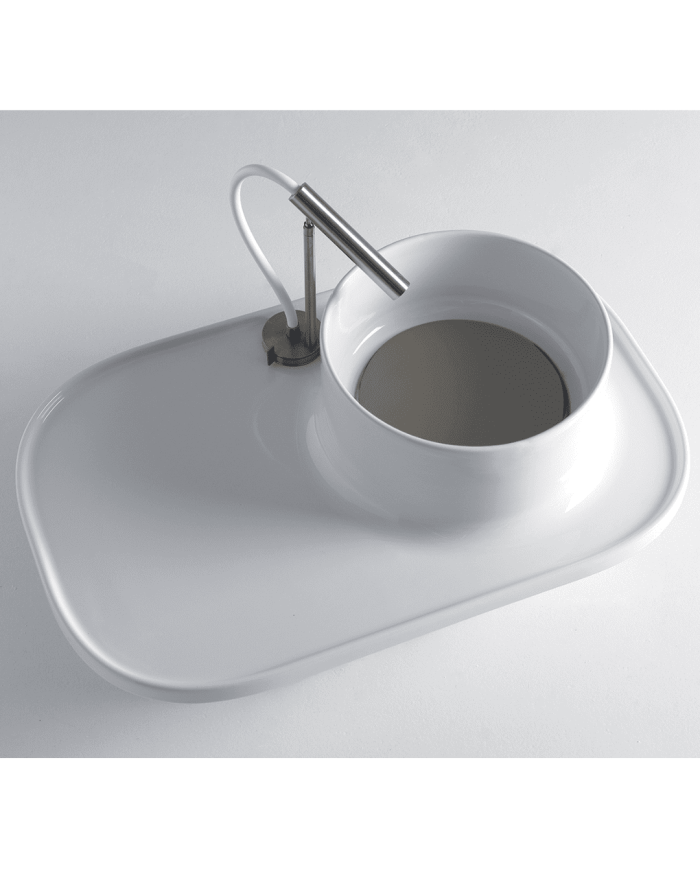 Lavabo Up 700 Bleu Provence en céramique blanche, design ovale, robinetterie intégrée, par Bleu Provence.
