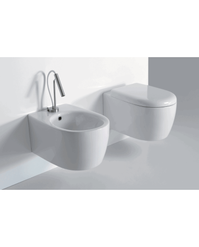 WC suspendu Twiggy Bleu Provence en céramique blanche, design épuré et moderne, robinetterie élégante.