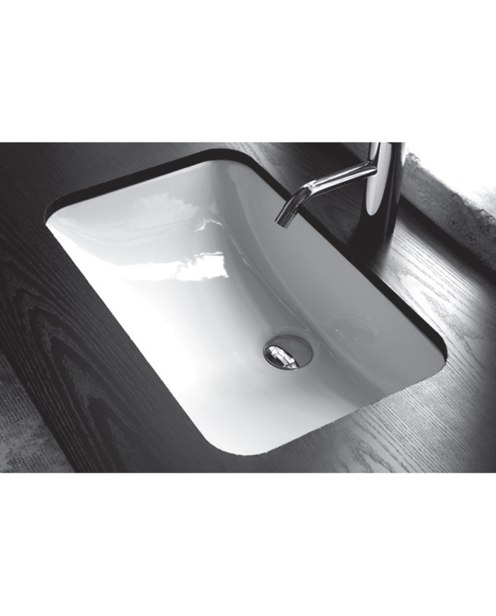 Lavabo sous plan Bleu Provence en céramique blanche, design angles arrondis, robinetterie chromée élégante.