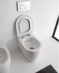 WC au sol Moon Clean Flush en céramique – Scarabeo