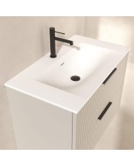 Meuble Gaban Odesign en blanc avec vasque intégrée et finition rainurée, robinet noir.